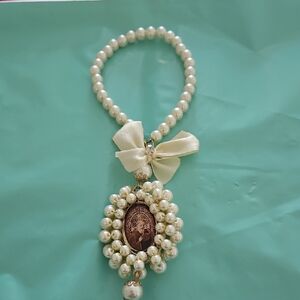 Pearl Bow Pendant Necklace in Cream